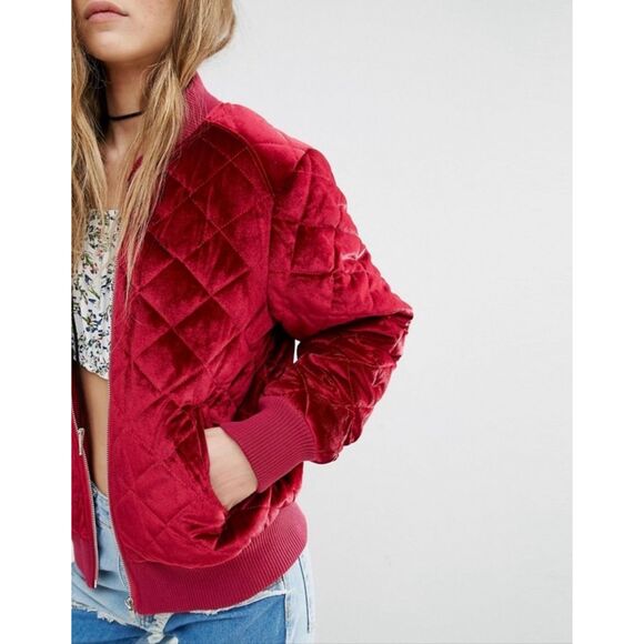 Boohoo red velvet quilted bomber jacket size small - Picture 11 of 11